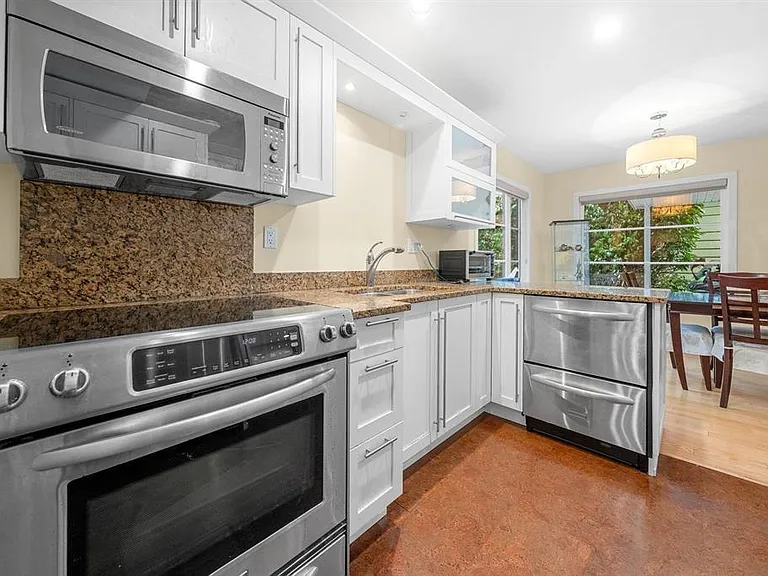 3990 Delbrook Ave — Photo 7