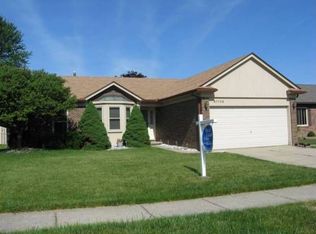47713 Stephanie Dr, Macomb, MI 48044