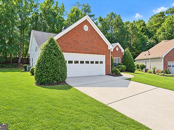 2nd image of 140 Kaylee Ct