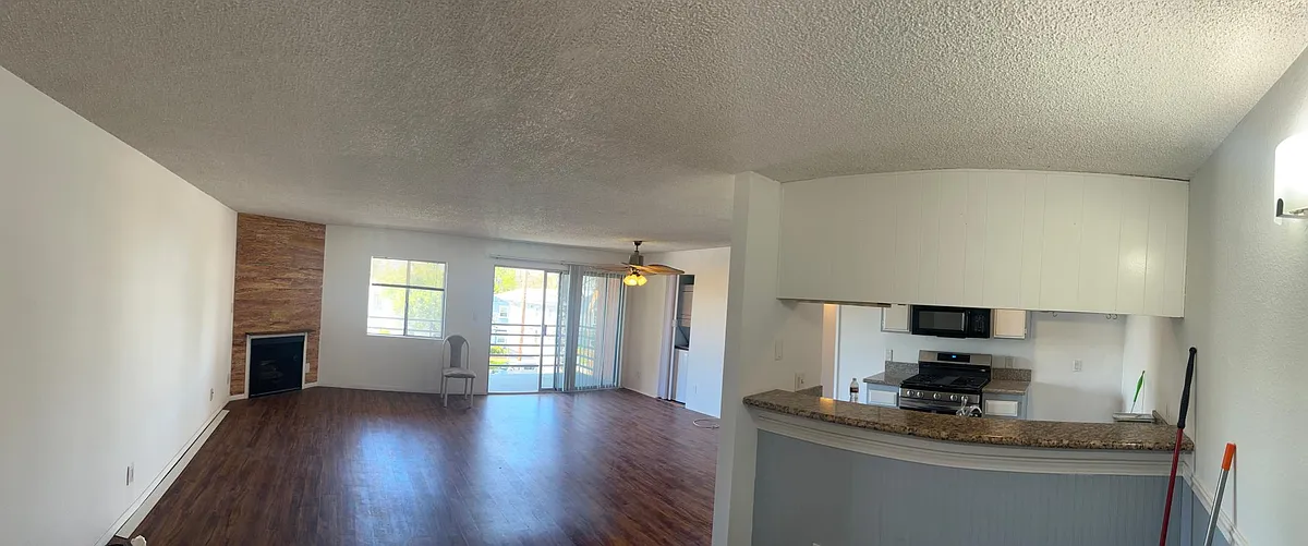 Building Photo - 5320 Whitsett Ave #8