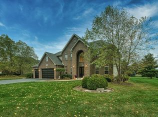 4 N Royal Oaks Dr, Bristol, IL