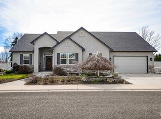 9865 Blackpool Dr, Star, ID 83669