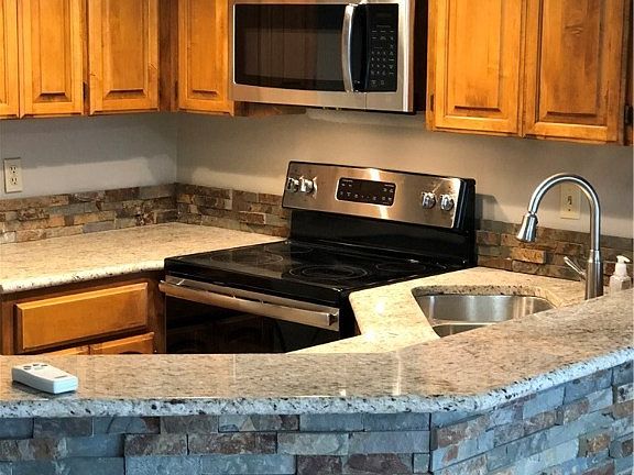 4th image of 474 Seele St