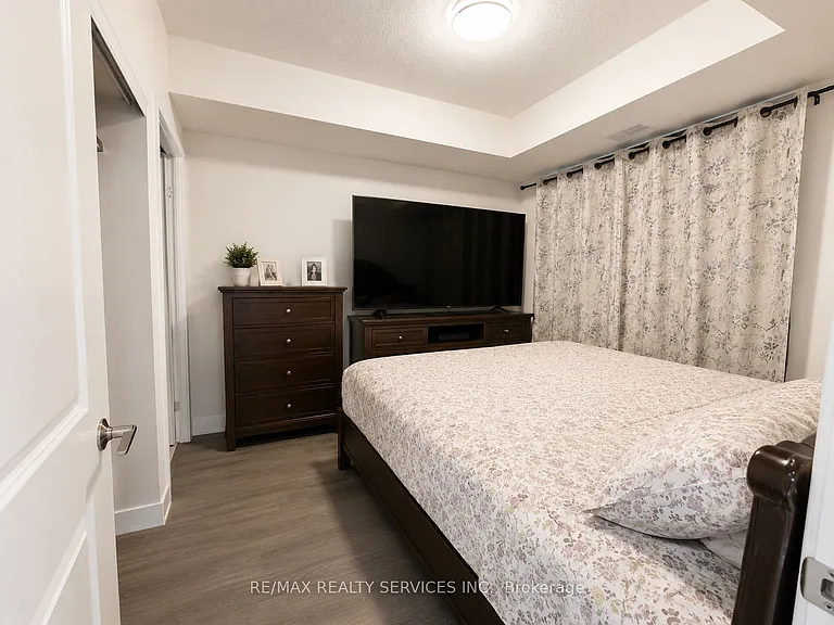 202 Burnhamthorpe Rd E #2108 — Photo 4