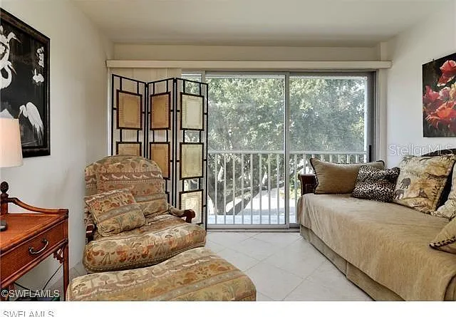 1900 Alamanda Dr #305 — Photo 4