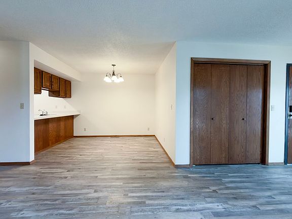 2nd image of 3900-3951 Doral Dr #3905