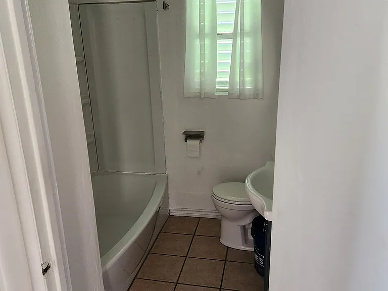 1630 Pinewood Dr — Photo 1