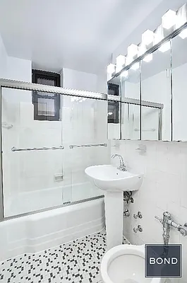 Rented by Bond New York | media 28