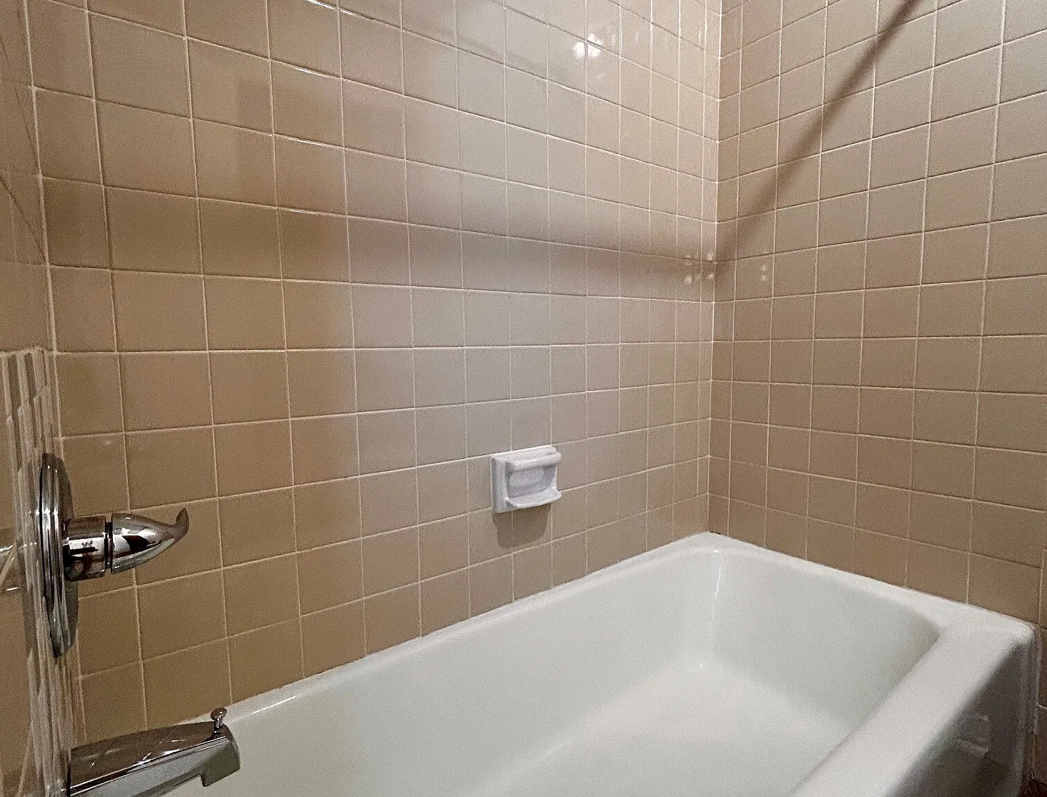 2 bed, 1.0 bath, 1982 sqft, $1,495 — Photo 2