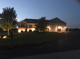 10492 E Clara Ave, Rochelle, IL 61068