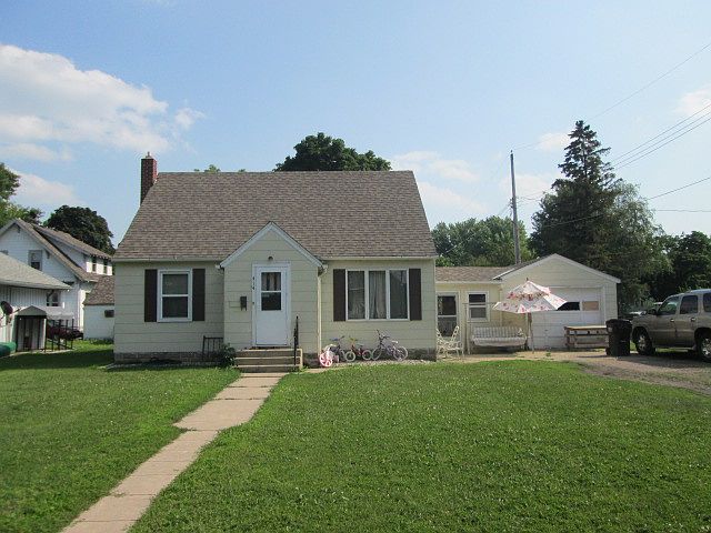 1st image of 414 9th Ave S