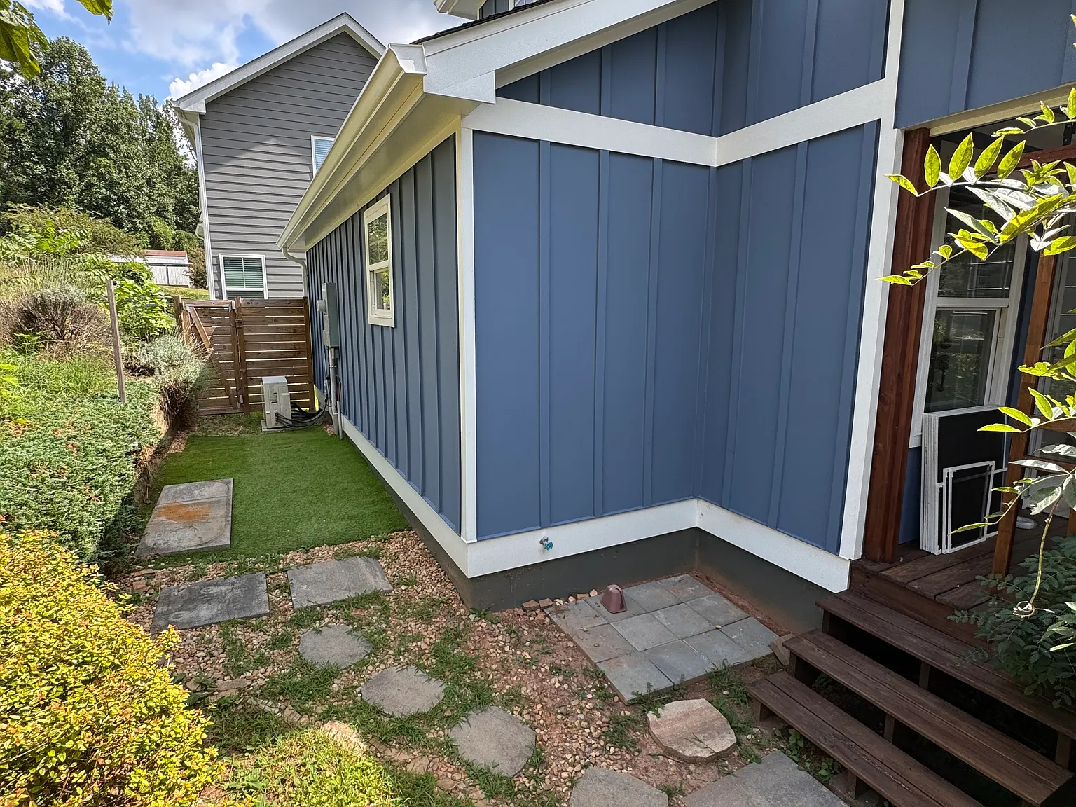 320 Cottage Ct — Photo 4