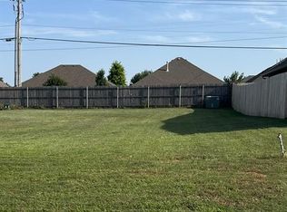 11716 SW 15th St #10, Yukon, OK 73099