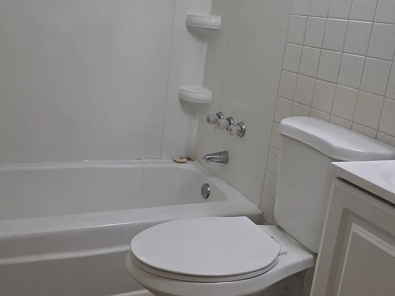 115 Elmwood Dr — Photo 7