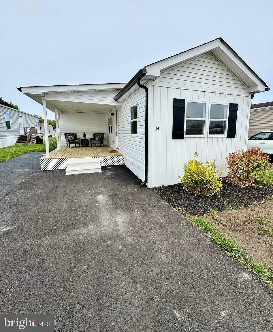 14 Colonial Ln #15590 photo 1