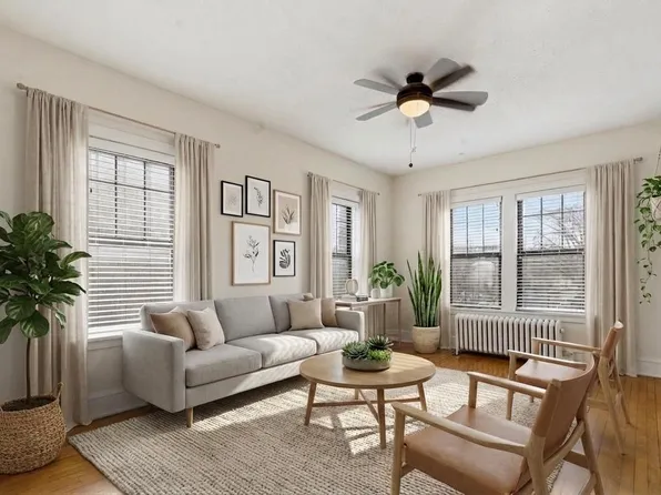 220 E 19th St APT 201, Minneapolis, MN 55403