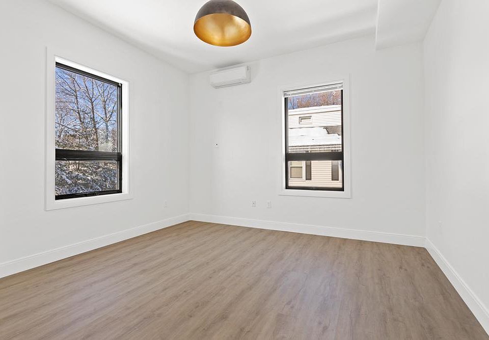 2nd image of 1137 Washington St #4