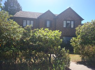 2217 W Viewmont Way W, Seattle, WA 98199