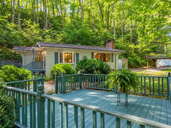 704 Cheek Circle Rd, Whittier, NC 28789