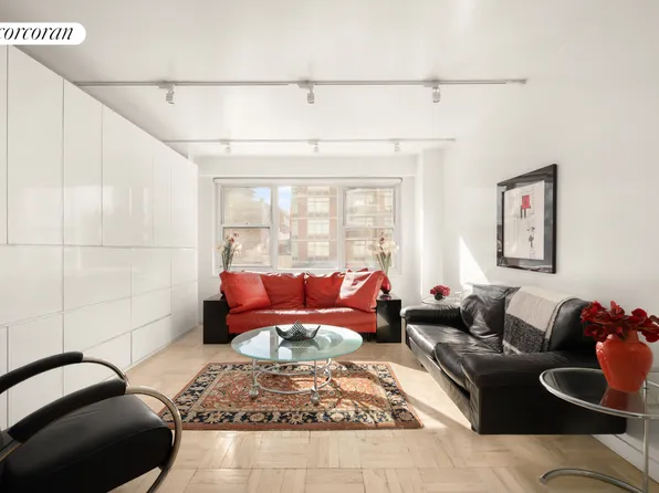 205 East 63rd Street 5F image 2 of 12