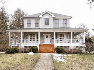 20 Park Dr, Glenview, IL 60025