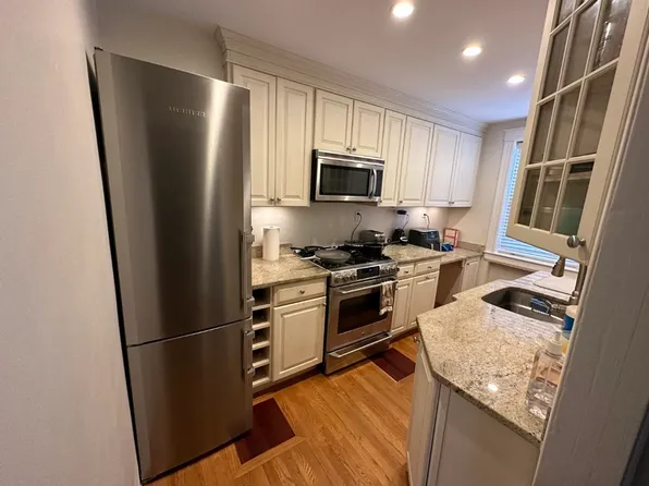 39 Commonwealth Ave APT 21, Newton, MA 02467