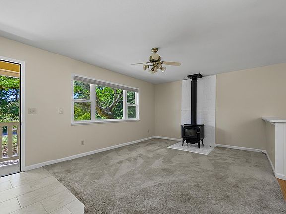 4th image of 760 Belglen Way