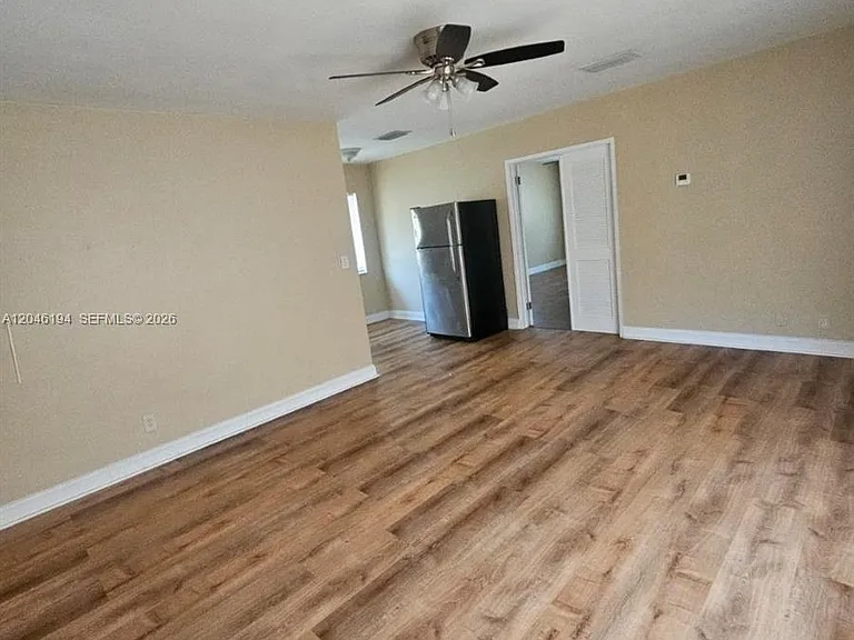 2859 NE 30th St #3 — Photo 8