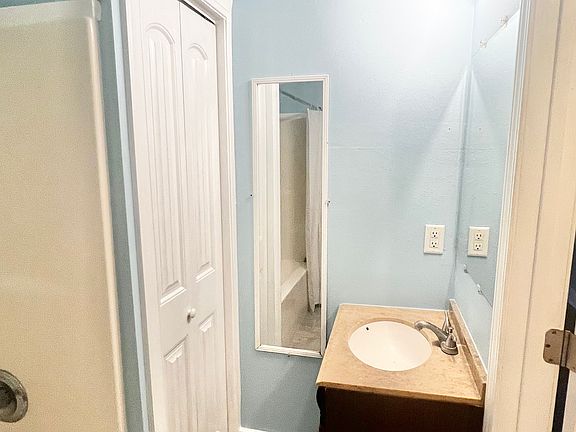 4th image of 2483 Verbena St