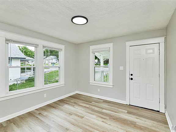 4th image of 2321 Dawes Pl