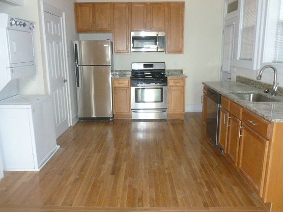 3rd image of 2826 W Grace St APT 10