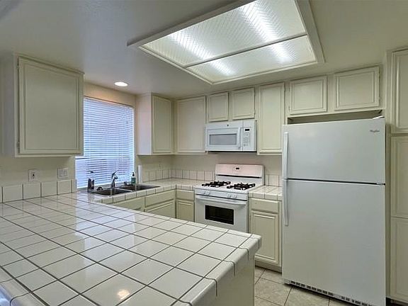 5th image of 1668 Grand Ave APT A