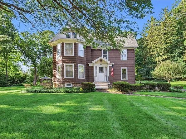1871 Blossom Rd, Rochester, NY 14625