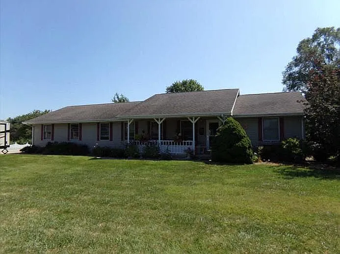 208 Falcon Dr photo 1