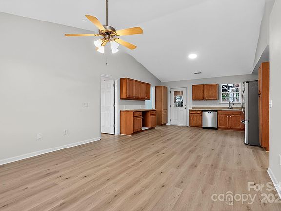 3rd image of 768 Cannonsburg Dr