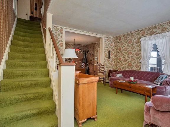 3rd image of 76 Fuller Ln