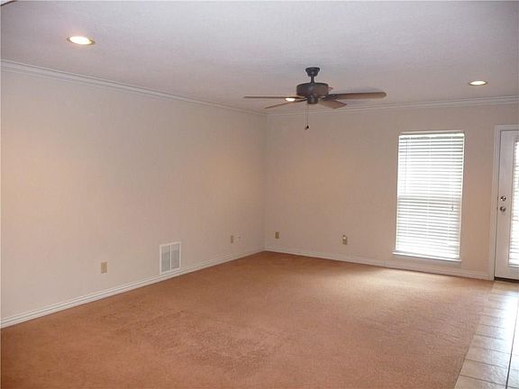 3rd image of 2140 Courtland Cir