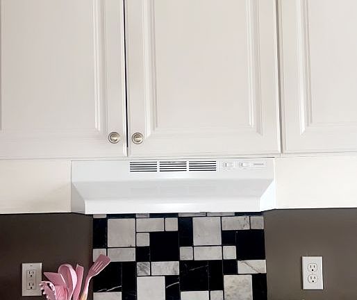 Kitchen Cabinets and Tiled Back Splash