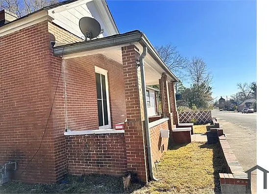 891 Maynard St — Photo 2