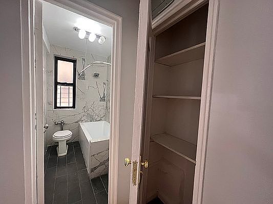 4th image of 729 W 186th St #2LL