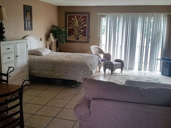 4th image of 210 Golf Villas Ct NW