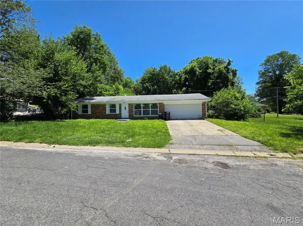 4 Hi Pointe Dr, Belleville, IL 62223