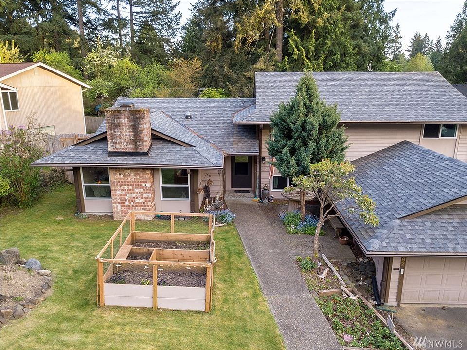1st image of 592 NE Conifer Dr