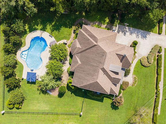 2nd image of 400 Ernest Rice Ln