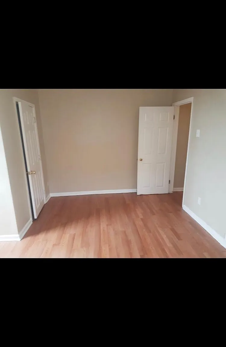 2 bed, 2200 sqft, $1,100 — Photo 2