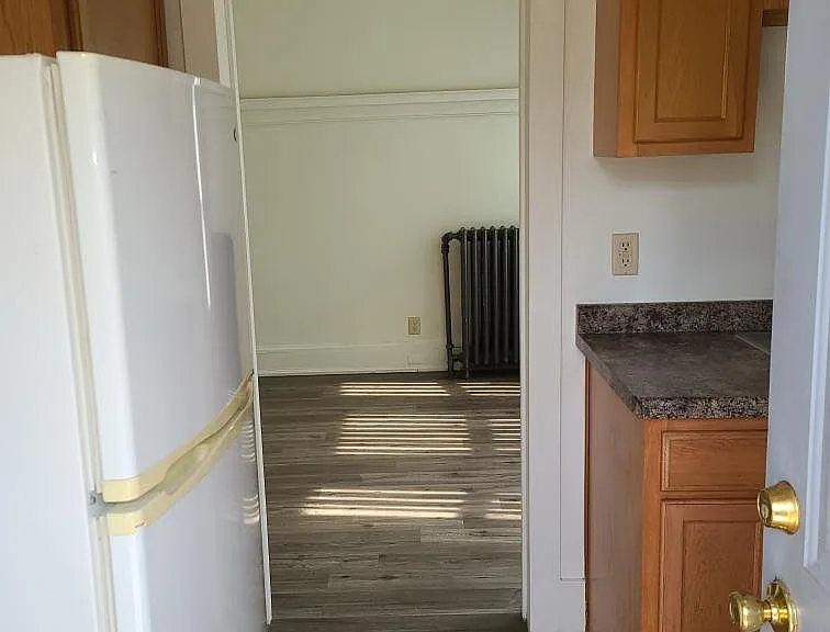 619 E Pleasant St — Photo 4
