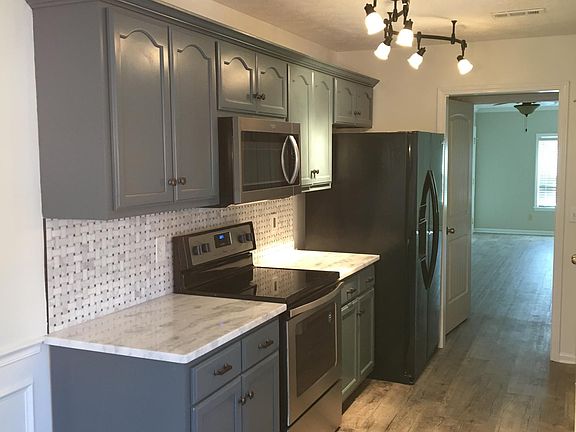 3rd image of 2954 Hollicom Dr
