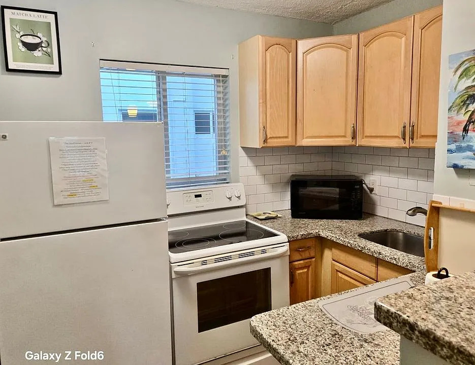 3225 NE 16th St #9A