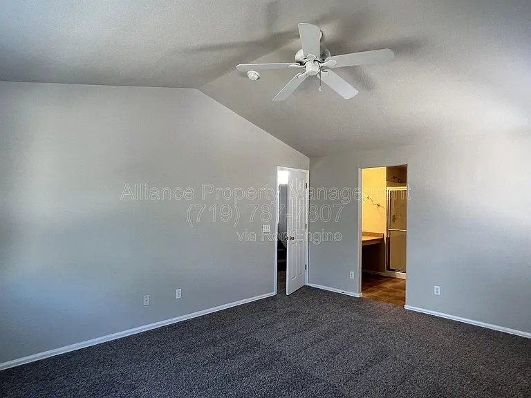 5671 Vermillion Bluffs Dr — Photo 17