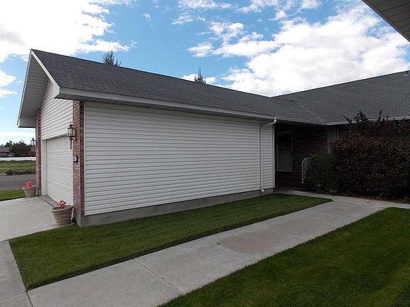 3rd image of 636 Montcliffe Dr